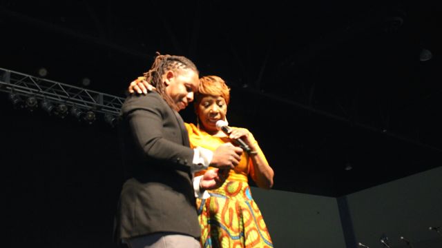 Iyanla Vanzant takes usie at Transformation 2016