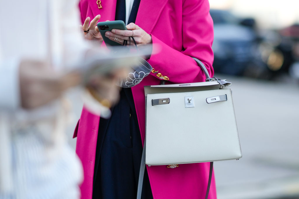 Street Style Day One - Paris Fashion Week - Haute Couture Spring/Summer 2022